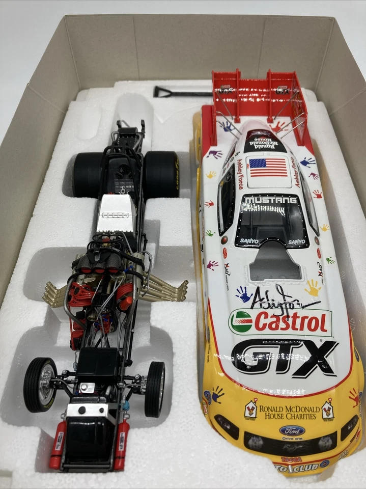 NHRA 1/24 ASHLEY FORCE 2009 RONALD MCDONALD HOUSE 1/1.500 FIRMADO/AUTOGRAFIADO�� Foto 3 de 4