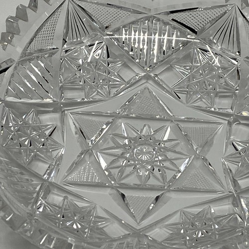 Cuenco de cristal de corte brillante vintage con borde festoneado y diente de sierra, aproximadamente 8" de diámetro - Imagen 2 de 5