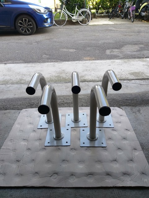 5 PZ STAFFA SUPPORTO PER ANTENNA PARABOLA LUNGHEZZA 40 CM 5 PZ STAFFA SUPPORTO PER ANTENNA PARABOLA LUNGHEZZA 40 CM
