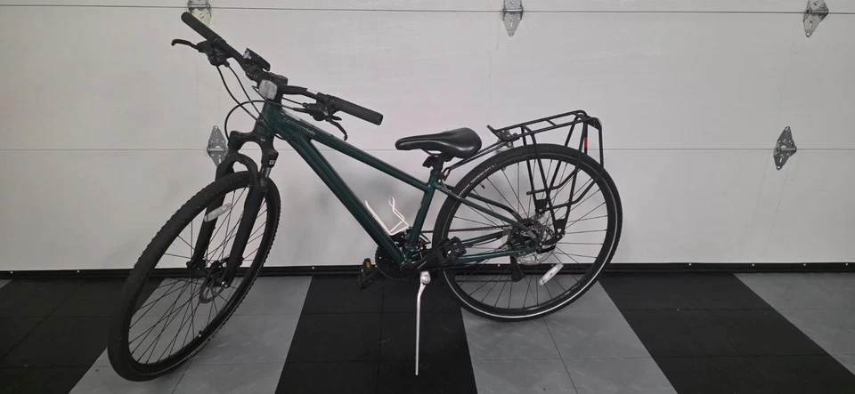 Bicicleta para mujer Canondale Quick CX 3 con accesorios incorporados en verde oscuro Foto 2 de 4