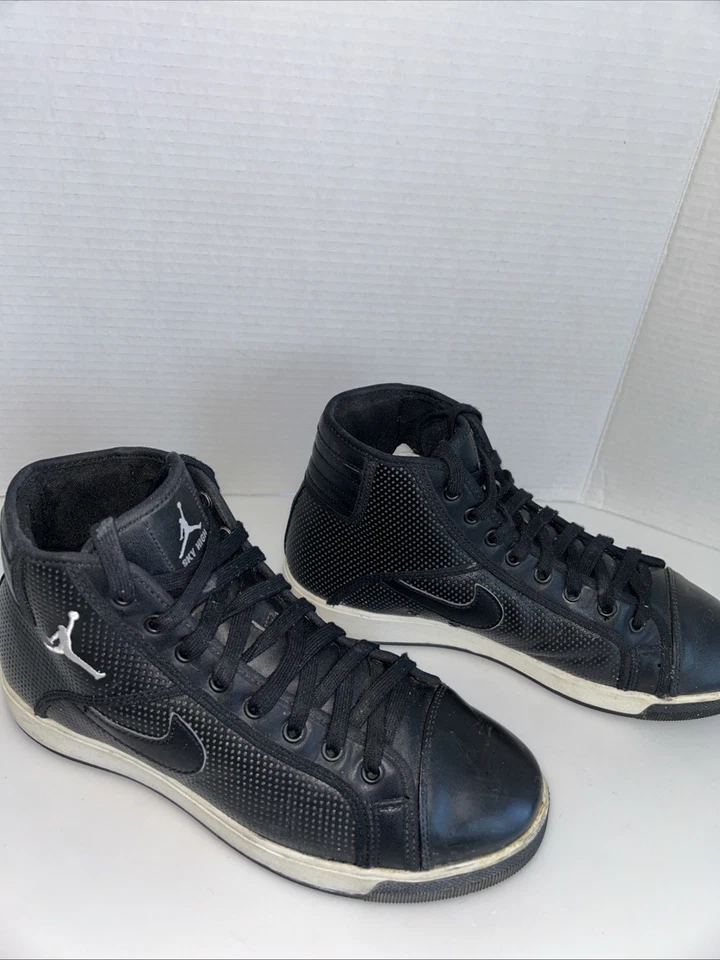 Air Jordan Sky High Cuero Hombre Talla 10.5 Color Negro Foto 3 de 4