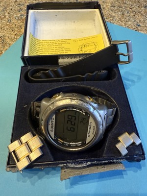 スント スティンガ  チタニウム SUUNTO dive computer Stinger Titanium model with titanium bracelet