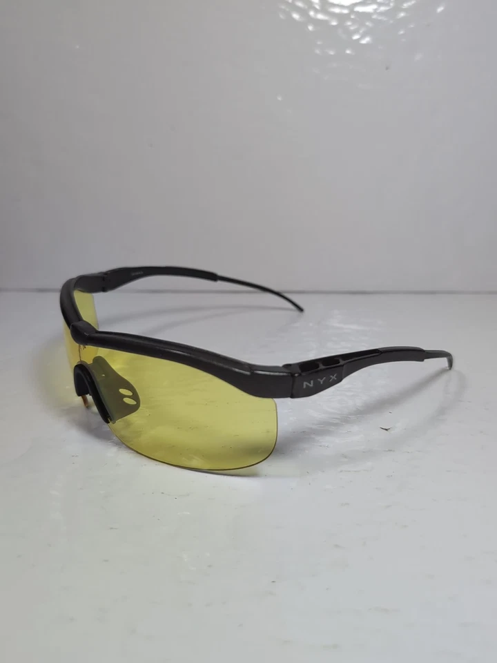 Estuche y gafas de sol de competición clásicas de golf NYX, ¡sin lentes adicionales incluidas! Foto 4 de 4