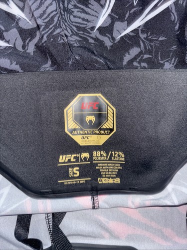 Men's Red Jon Jones Short Fit Fight Short, UFC Unrivaled by Venum Size Small - Picture 3 of 3