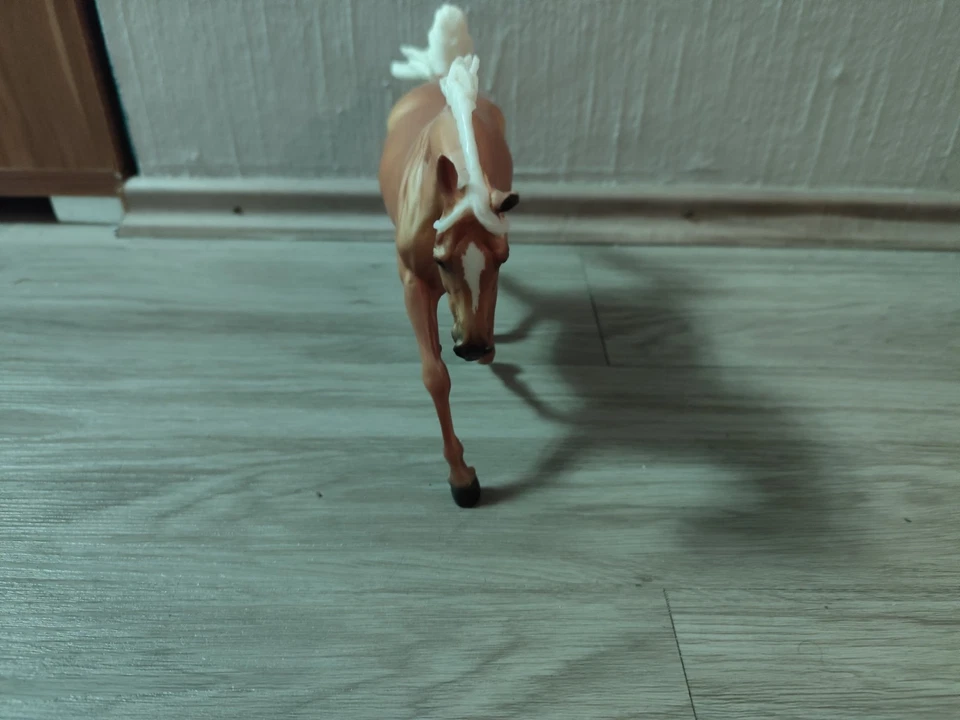 Breyer Pferd Modellpferd Traditional Weathergirl Sunny - Bild 4 von 4