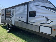 2017 Coachman Catalina Travel Trailer/ camper