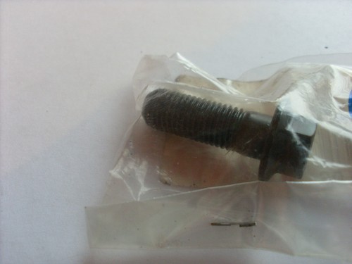 YAMAHA NEW GENUINE BOLT 90105-10577
