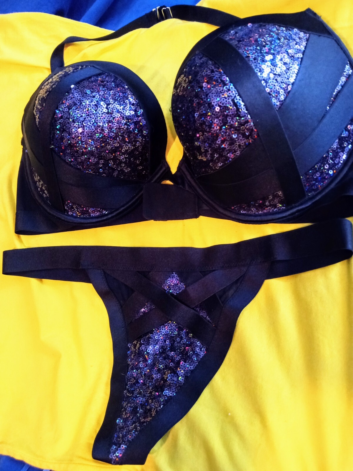 Stunning Victoria's Secret Rare Bra Set Sequins Multicolor