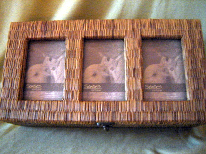 Wicker Storage Box with Three Inserts for Photos- 13.5" x 7 "x 4" Foto 4 de 4