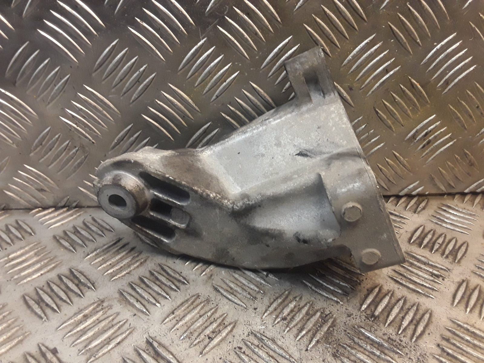 MERCEDES W218 Engine Bracket Left CLS C218 C W204 E W212 3.0 350 