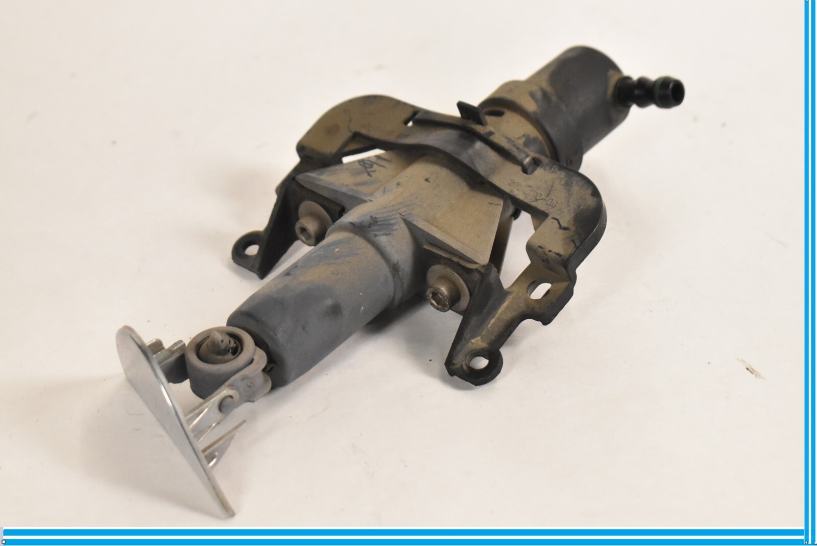 Maserati Quattroporte 2003-2010 Right Headlight washer pump