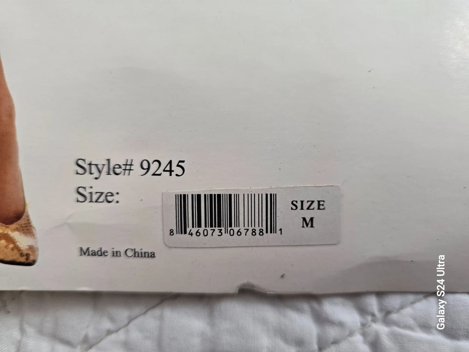 Fantasia Elegant Moments Marti Gras Maven TAM/M + Maiden Garner & Sword - Imagem 3 de 4