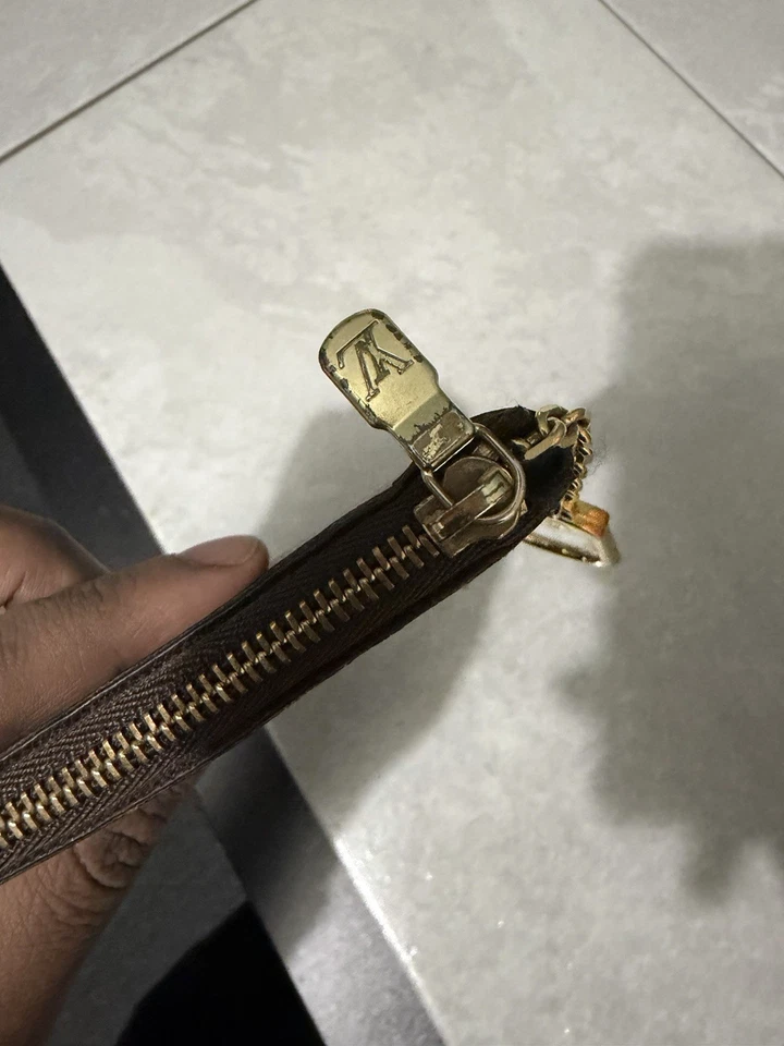 Bolso para llaves marrón Damier Level LOUIS VUITTON Foto 2 de 3