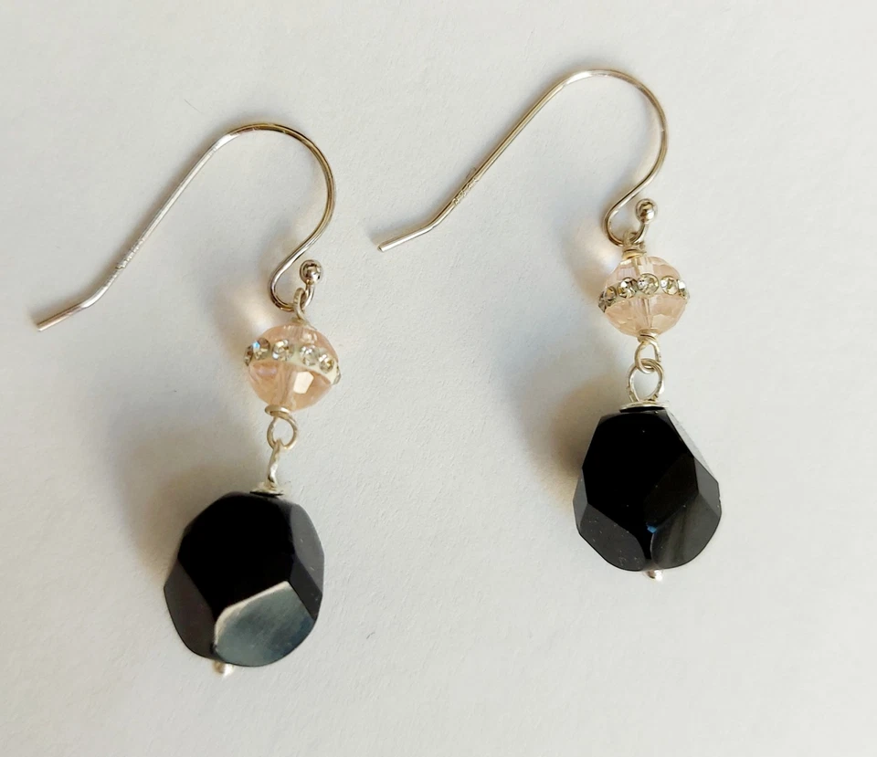 Orecchini pendenti in argento 925 con cristallo nero cristallo rosa con strass  - Immagine 3 di 4