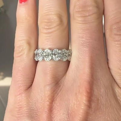 4 TCW Ovalschliff Moissanit Full Eternity Ehering in 14K Weißgold plattiert