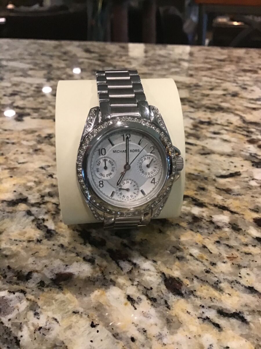 Michael Kors Day-Date MK5612 Wrist Watch for Women for sale Michael Kors Day-Date MK5612 Wrist Watch for Women for sale