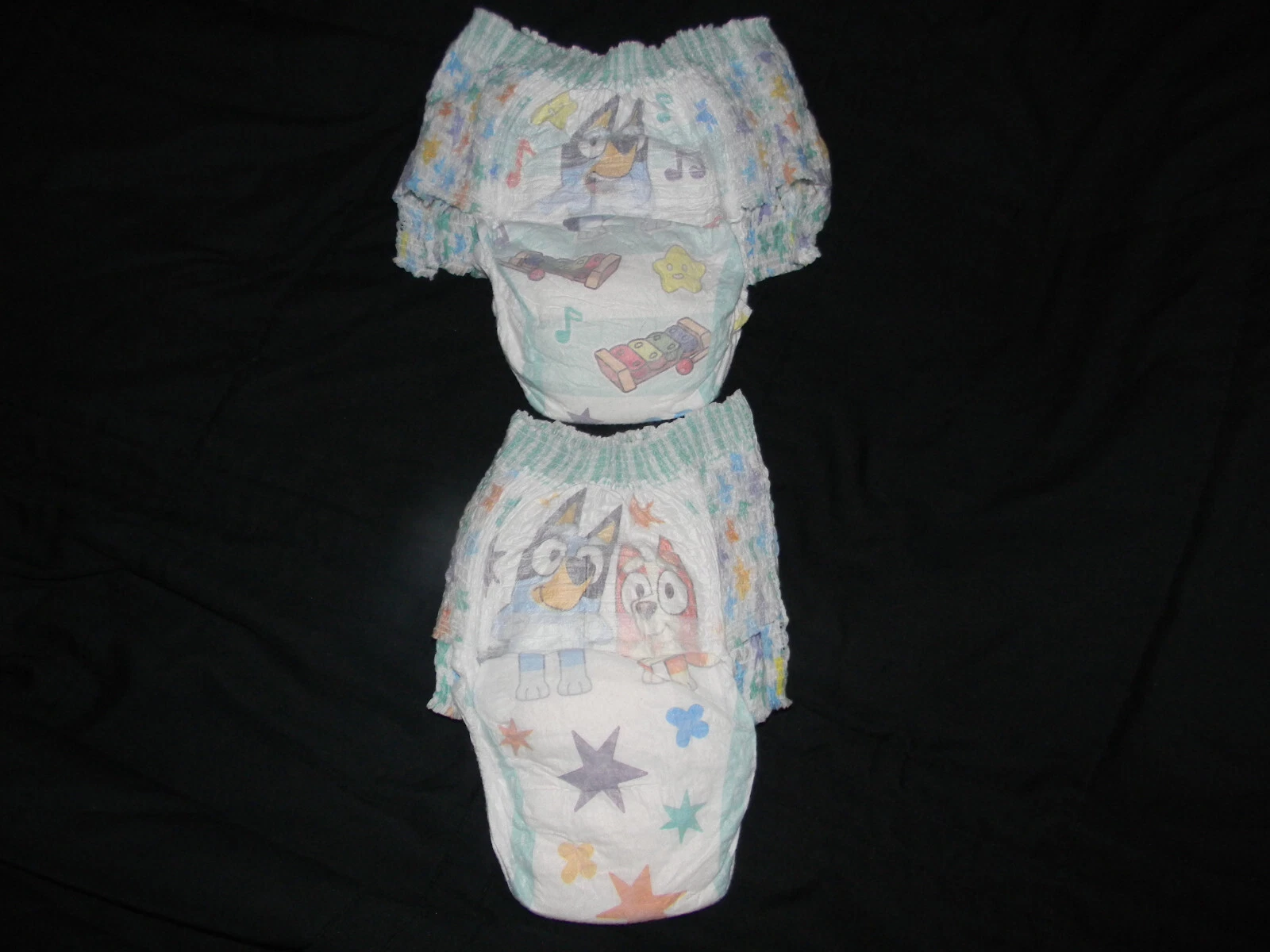 4 sample Pampers easy-ups 5t-6t (Bluey) Made to fit 32 in waist.