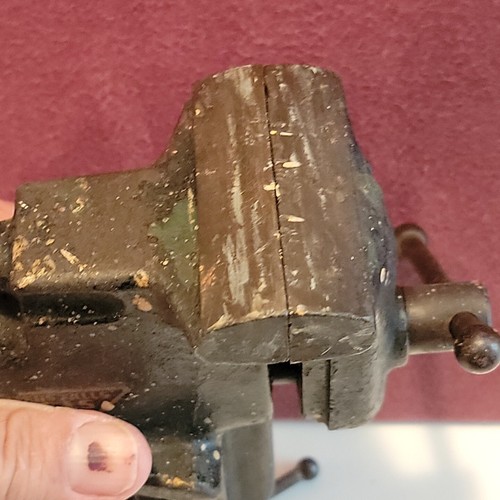 Vtg/Antique MILLERS FALLS 2 1/2" x 2 1/2" BENCH/COUNTERTOP CLAMP-ON VISE - Picture 3 of 13