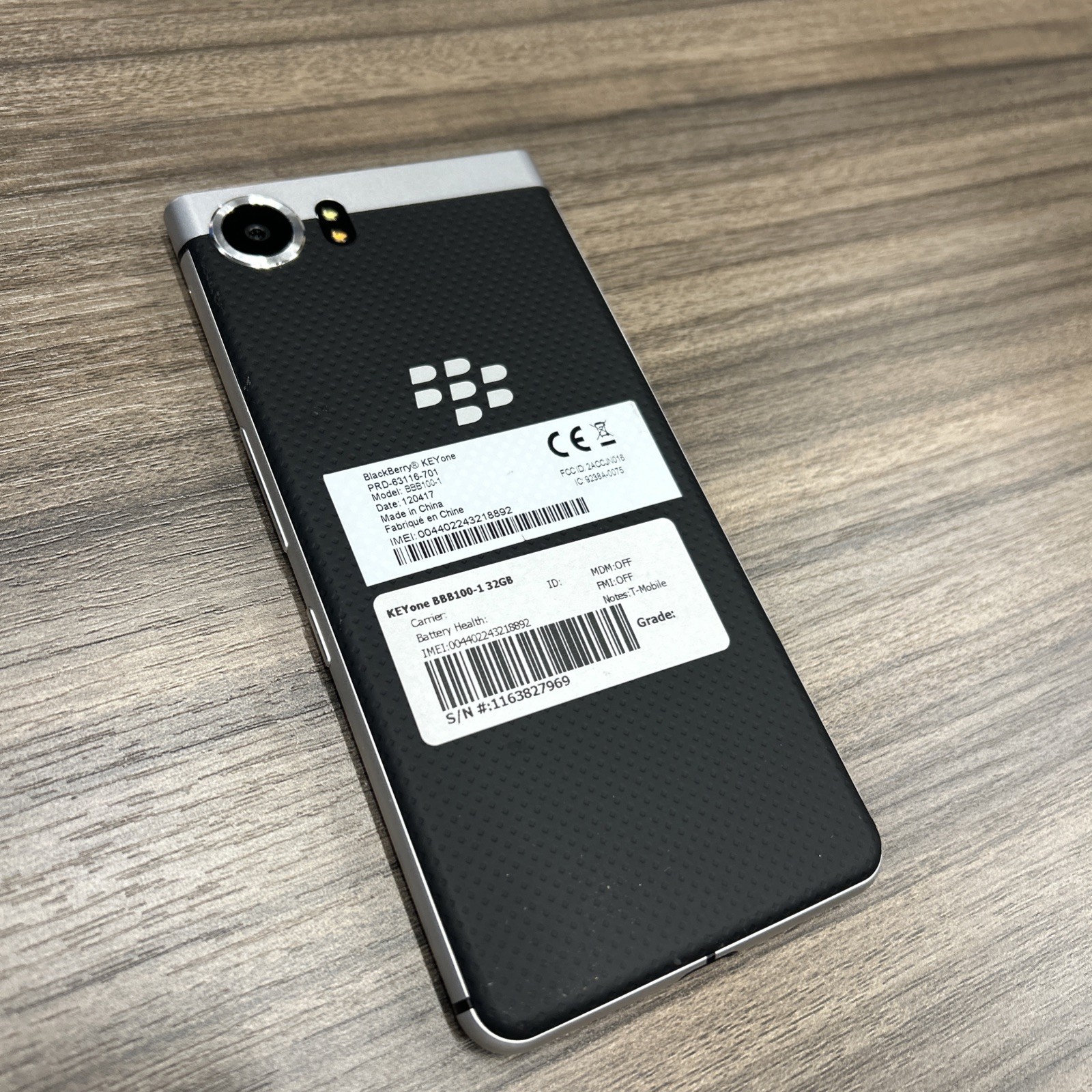 Good Condition - BlackBerry Keyone BBB100-1  32GB - 4G (Unlocked) Silver 