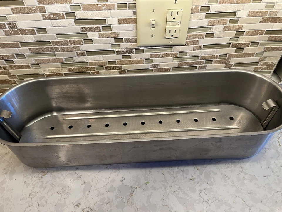 Cazador furtivo de peces de acero inoxidable con inserto de plancha y tapa, INOX 18/C, Italia Foto 2 de 4