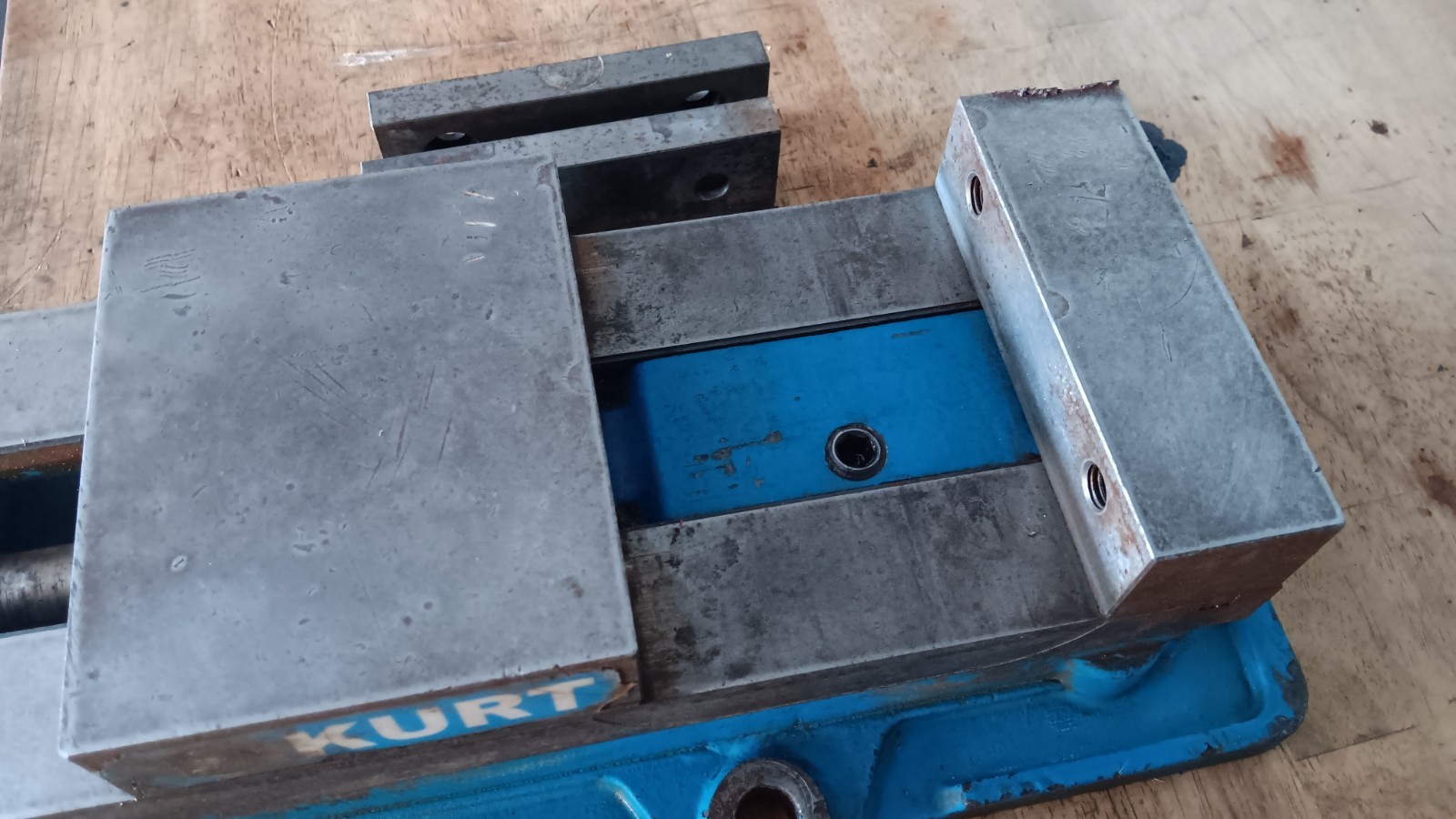 Kurt AngLock D675 Machine Vise