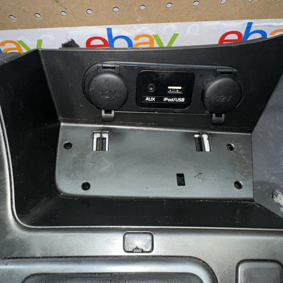 2015 KIA OPTIMA SHIFTER BEZEL CENTER CONSOLE TOP W/ AUX PORT USB AND 12V Ñ - Imagem 3 de 4