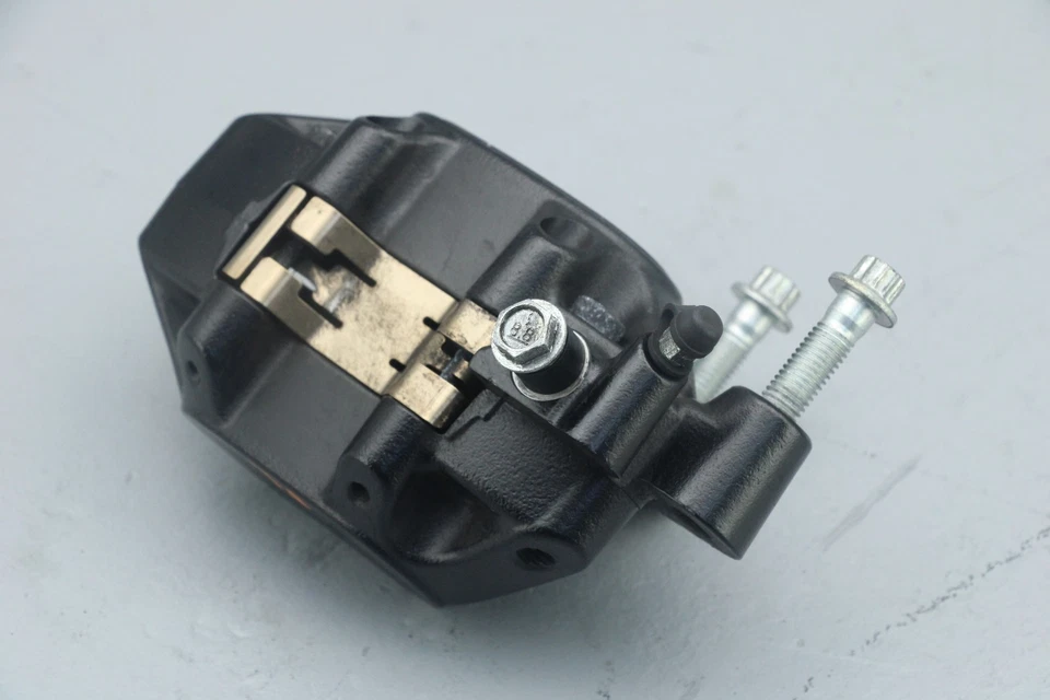 2019 Harley Softail Heritage Classic Front Left Brake Caliper Assembly 41300095 - Image 3 of 4