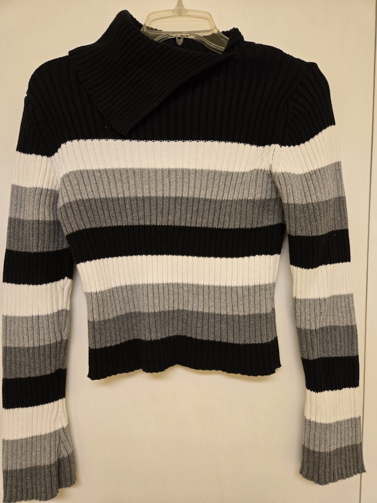 Sweater Pull Over Womens L Extra Long Sleeves Used