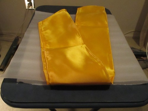 GOLD COLORED ELVIS SCARF (MEMORIES OF ELVIS) - Picture 3 of 3