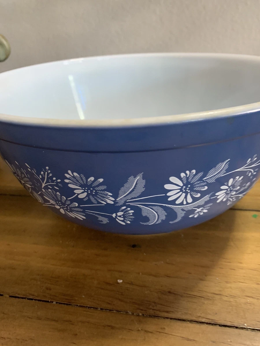 Vintage blue pyrex clearance mixing bowls