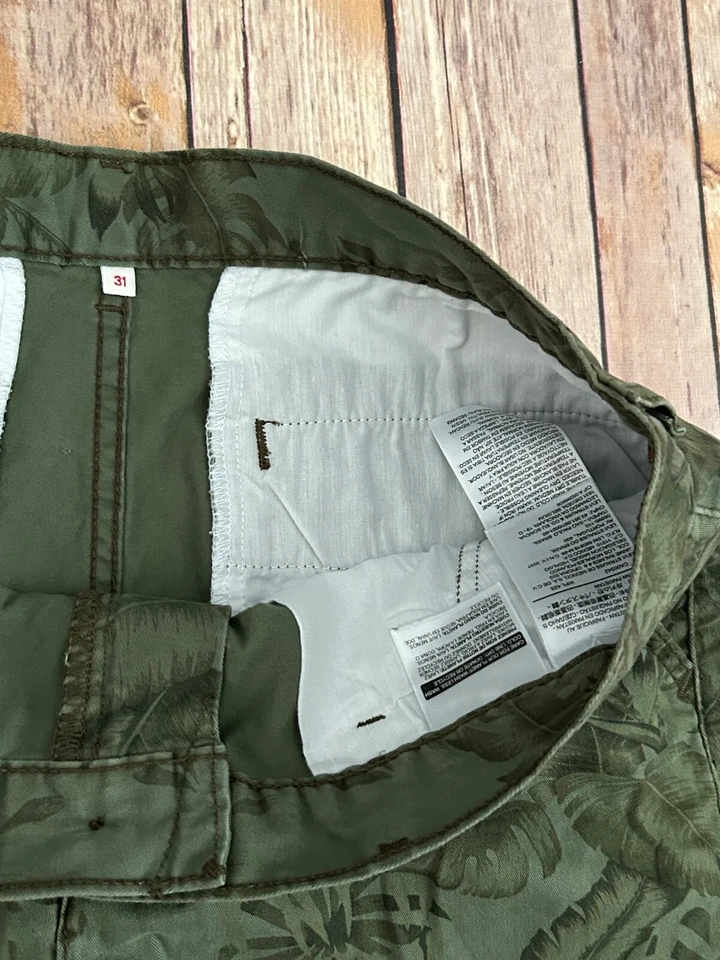 Pantalones Cortos Clásicos LEVI’S Boho Verde Floral Estampado de Hojas Para Mujer Talla 31 Foto 4 de 4