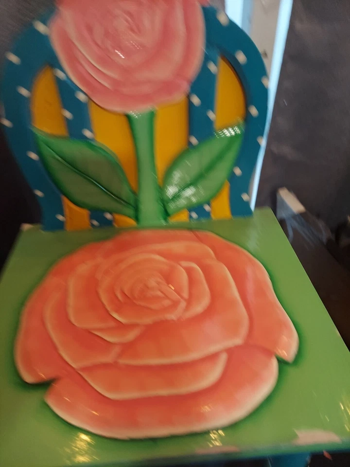 Juego de 2 sillas infantiles de madera con flores de 22"x13" Foto 2 de 4