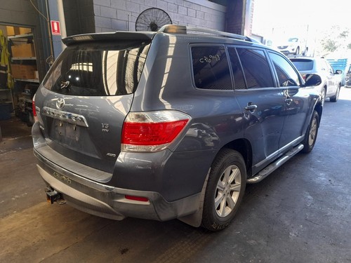 TOYOTA KLUGER LEFT GUARD GSU40-GSU45, 07/10-02/14 - Picture 3 of 12