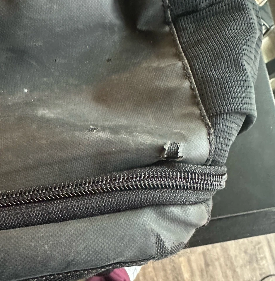 Ogio 17英寸(19*11英寸)黑色信使/单肩包笔记本电脑包 — 第 2/4 张图片