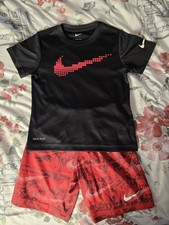 Nike Boy's Dri-FIT Dominate Graphic T-Shirt and Shorts Two-Piece Set Size 7