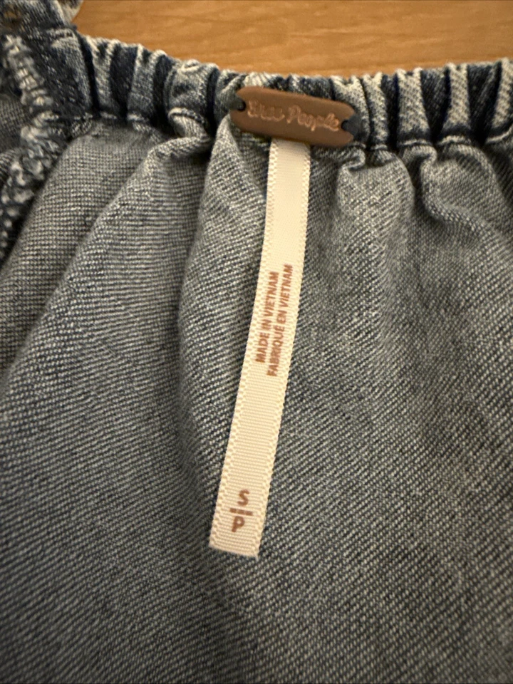 Mini Vestido Vaquero Free People Talla Pequeña Profundo V Espalda Corbata Boho De Gran Tamaño Foto 3 de 4