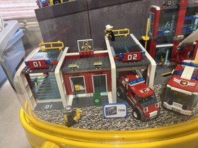 Lego City Store Display #7741 #7208 #3221 Helicopter Spins, Read Description*