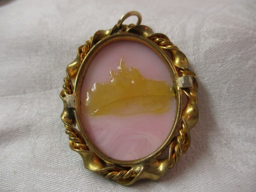 Antique gold plated pink carved stone Cameo Pendant Woman's profile - Picture 3 of 3
