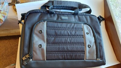 Targus black laptop messenger bag with side compartment storage and orgnization