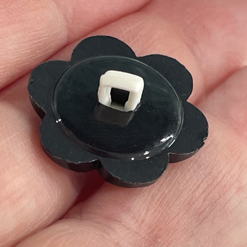 Set Of 5 Black & White Flower Plastic Snap Together Buttons 7/8” - Picture 3 of 9