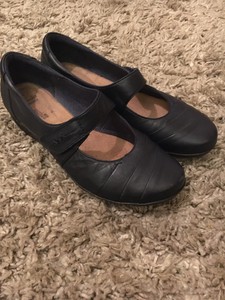 clarks isna pebble sandals