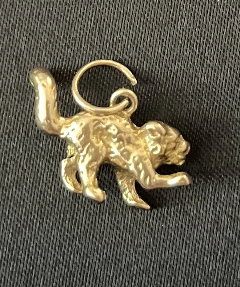 Spooky Hissy Solid 14k Yellow Gold Cat Charm Pendant 4 Grams - Image 4 of 4