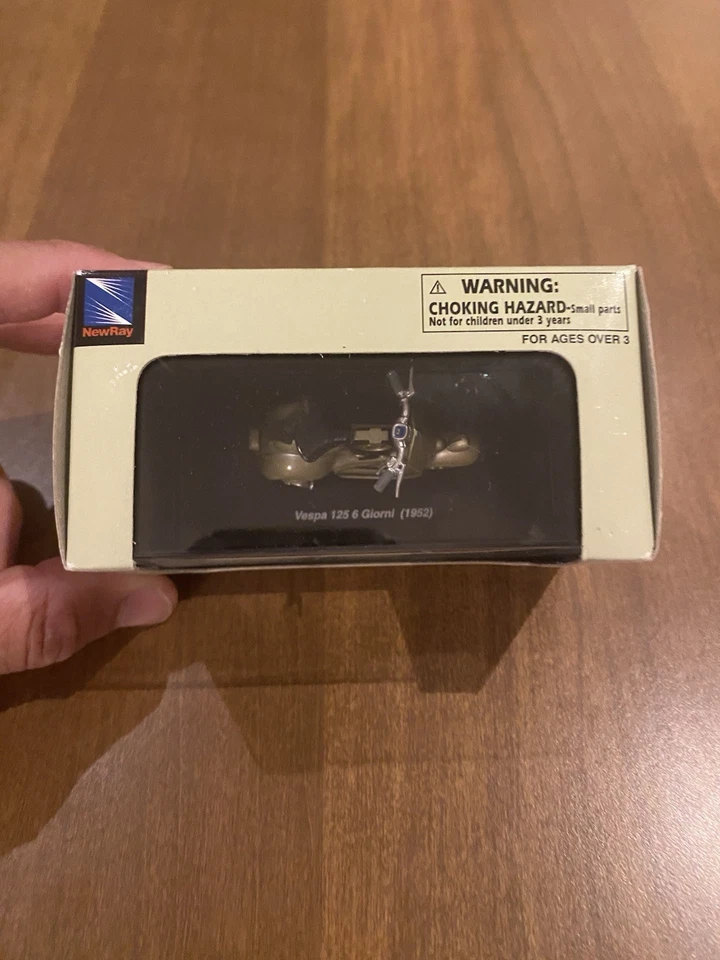 New Ray 1:32 Diecast Piaggio VESPA 125 6 Giorni (1952 ) - New In Box - Image 3 of 4