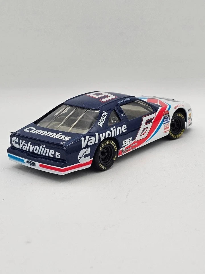 Mark Martin #6 Valvoline Ford Thunderbird - 1996 Revell 1:24th scale diecast - Image 4 of 4