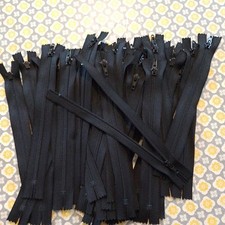 Mieszanka zamków błyskawicznych czarna 18cm x 43