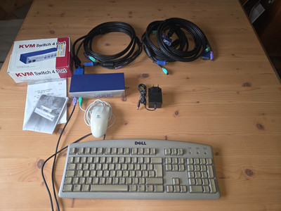PC-Umschalter, KVM switch 4-fach für Monitor, Tastatur, Maus, mit 3x 4m Kabeln