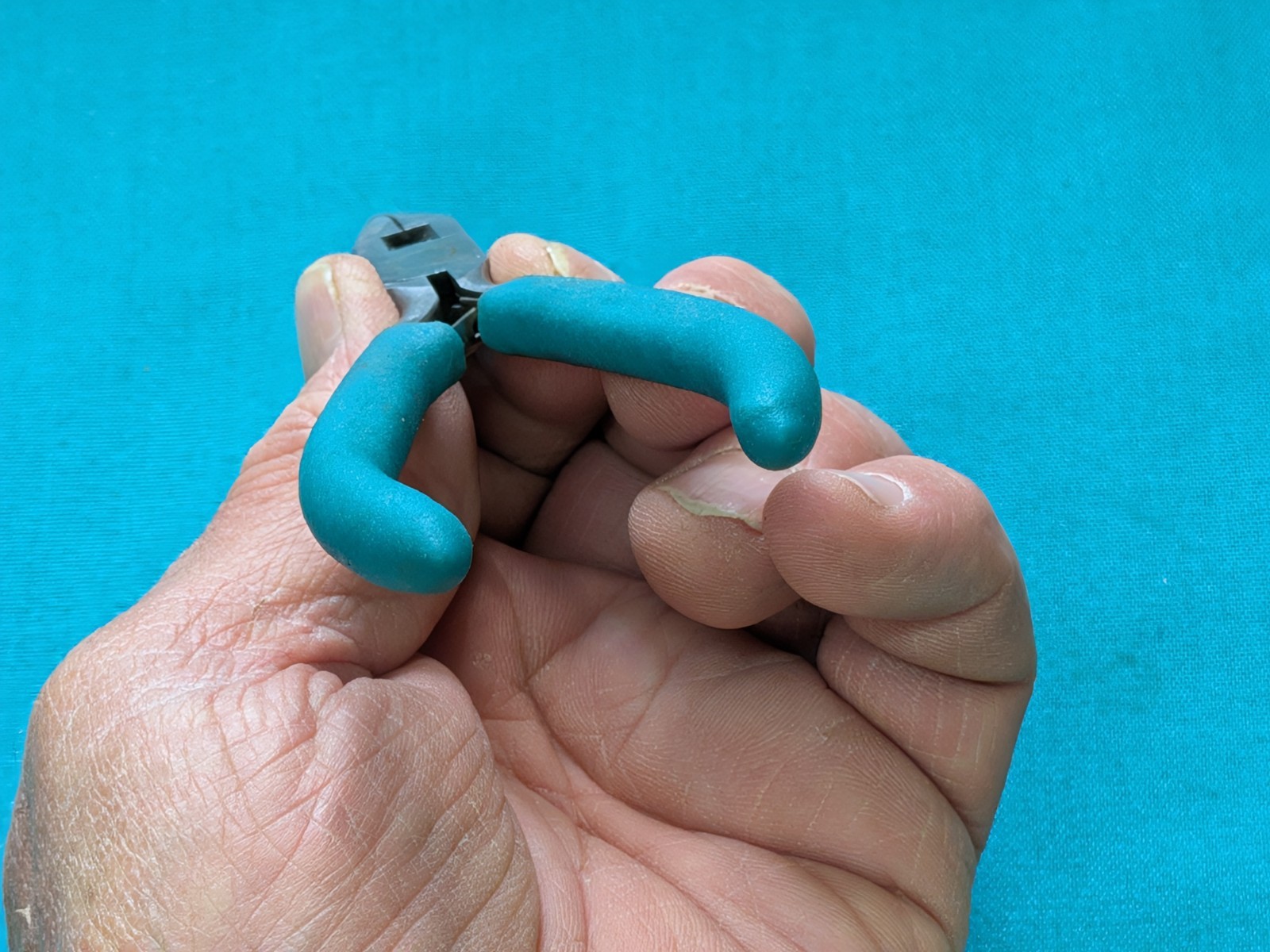 BEAD SMITH 5" Chain Nose Pliers w/ Cutter-Cushion Grip-Smooth Jaws-Spring Loaded