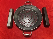 HexClad Hybrid Nonstick Grill Pan + HexClad HexMill Salt & Pepper Grinders Set
