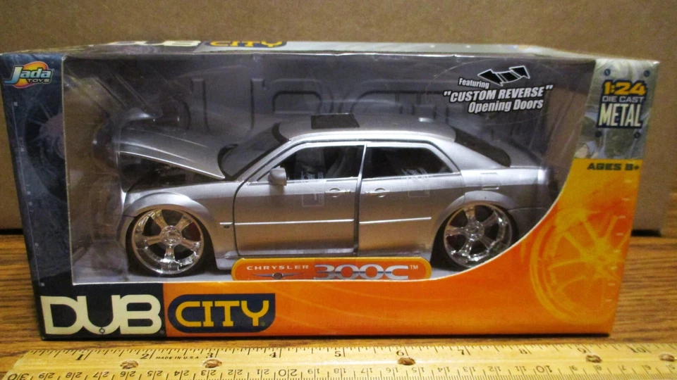 Jada Toys Chrysler 300C Silver Car 1:24 Reverse Doors 90372 Die Cast Metal 2005 - Image 2 of 4