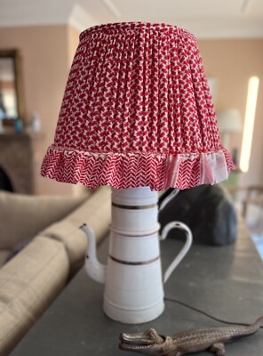 Handgefertigter rot-weißer Voile 16'' Lampenschirm mit Rüschen einmalig